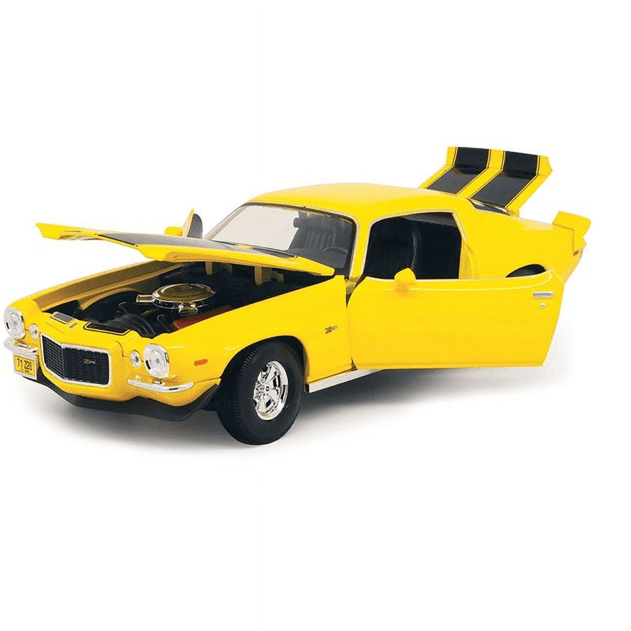 Maisto 31131 1971 Chevrolet Camaro Yellow with Black Stripes