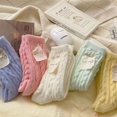 thumbnail image 2 of Los niños de calcetines de peluche agregan terciopelo en otoño e invierno y engrosan los calcetines de tubo medio de color con calcetines de Media Luna gruesos (5 pares), 2 of 5