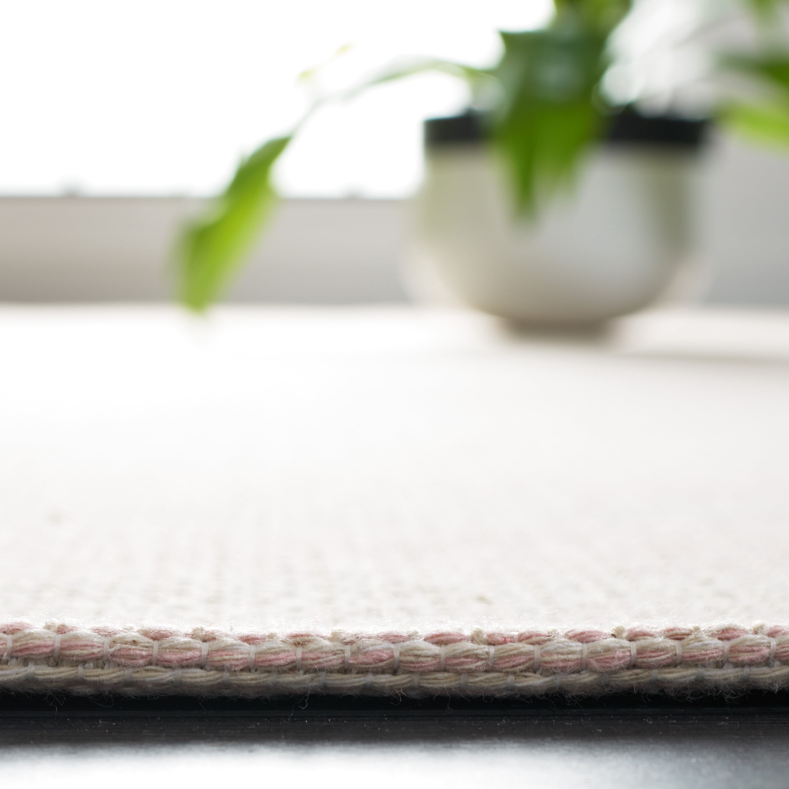 SAFAVIEH Augustine Thornton Striped Area Rug, Ivory/Pink, 5' x 7'7"