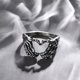 thumbnail image 2 of Anillo de signo de mano para mujer - Anillo de aleación de joyería de lujo de corazón vintage JM, 2 of 5