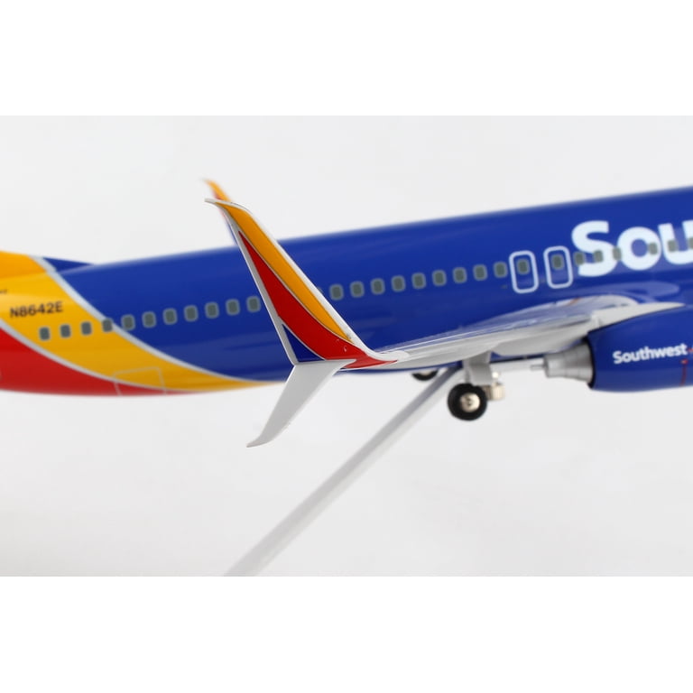 Skymarks Supreme Model Airplane - Southwest 737-800 Plastic Plane