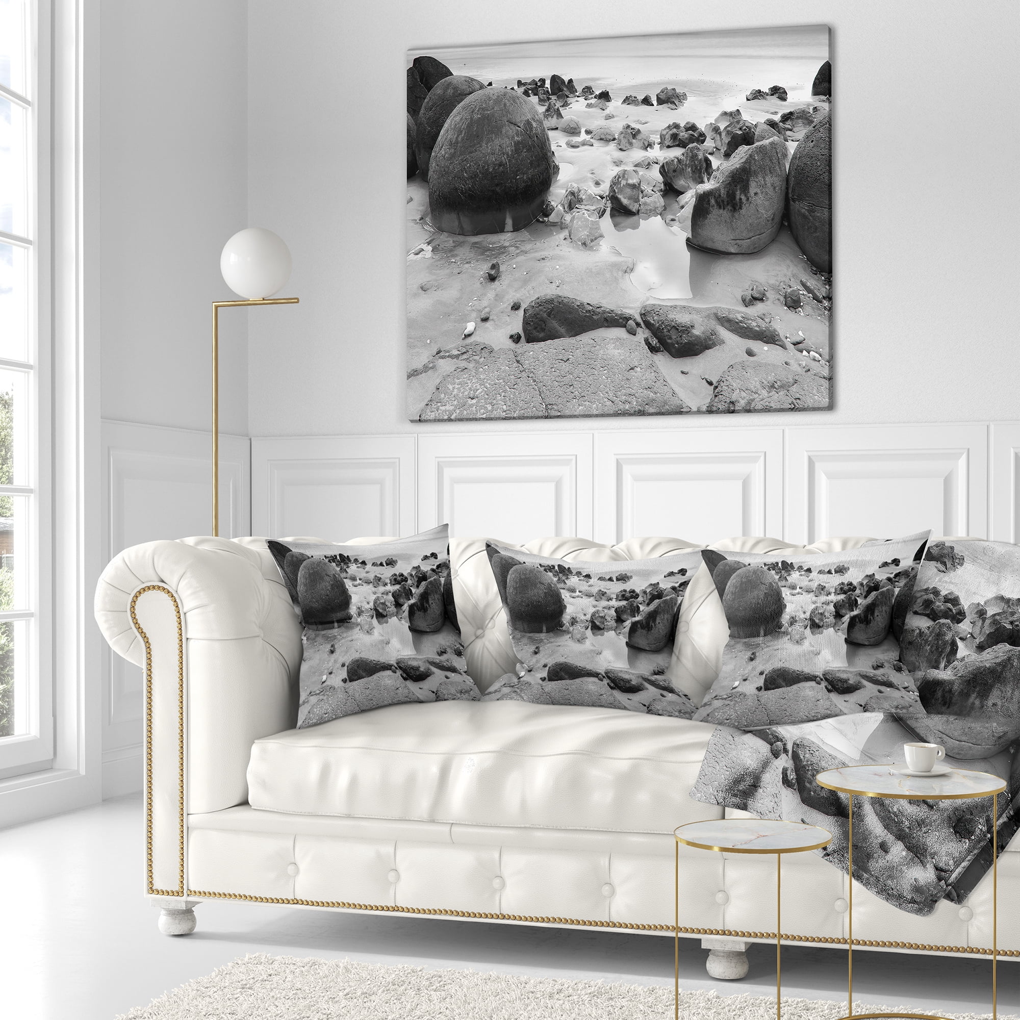 Designart Moeraki Boulders Black n White - Seashore Photo Throw Pillow - 16x16