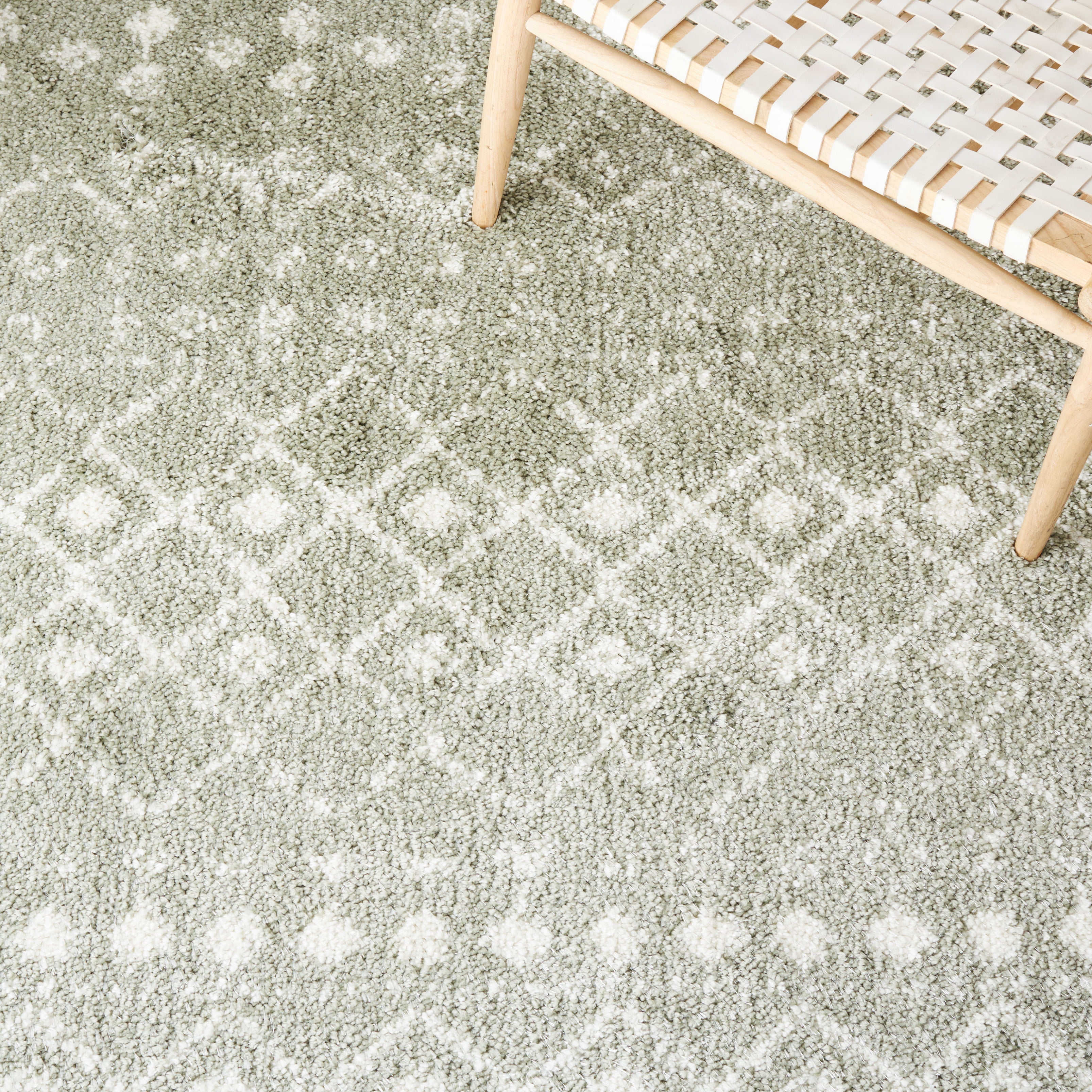 SAFAVIEH Berber Fringe Vinal Aztec Shag Area Rug, Sage/Ivory, 5'3" x 7'6"