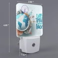 thumbnail image 2 of Balery Let's go Travel Around the World Luz Nocturna LED con Sensor Automático, Enchufe con Sensor Crepuscular, Luz Suave de 0.5W para Dormitorio, Pasillo, Baño-US, 2 of 7