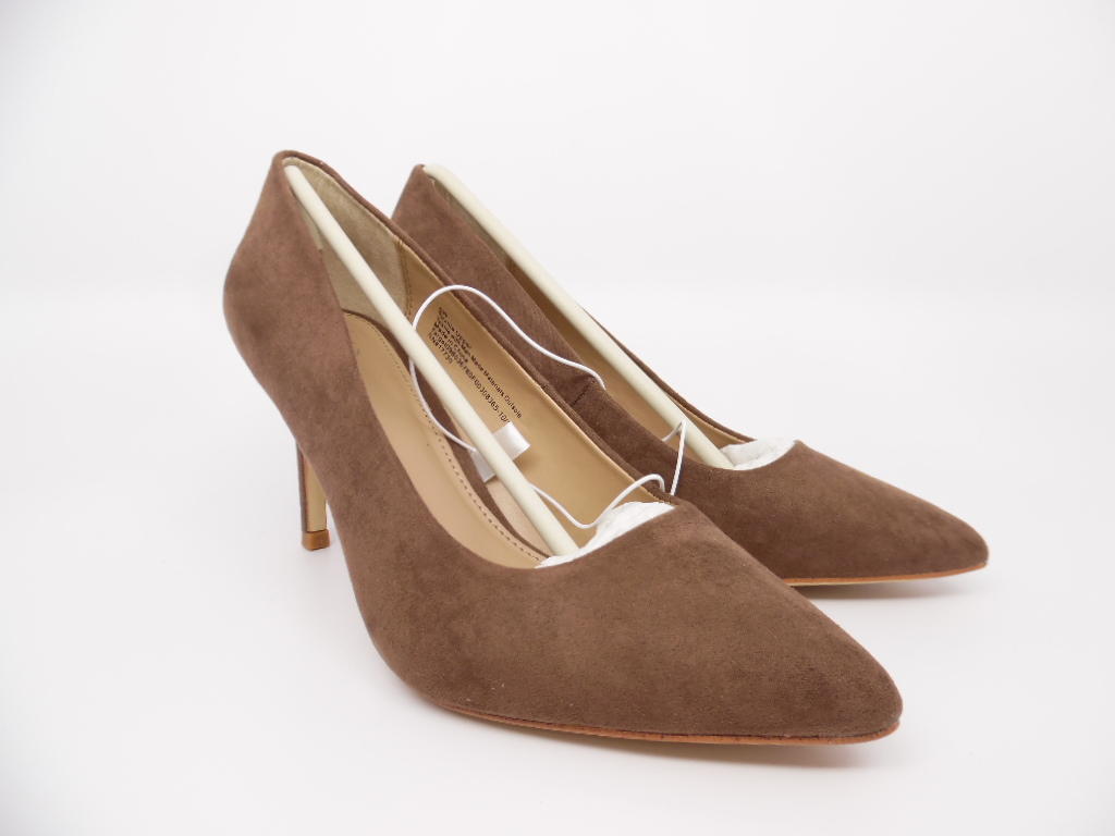 wide width pointed toe heels