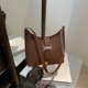 thumbnail image 2 of Bolso de mano retro de diseño de nicho de alto valor para mujer, nuevo bolso de cubo de moda versátil para otoño e invierno 2025 para mujer, 2 of 5