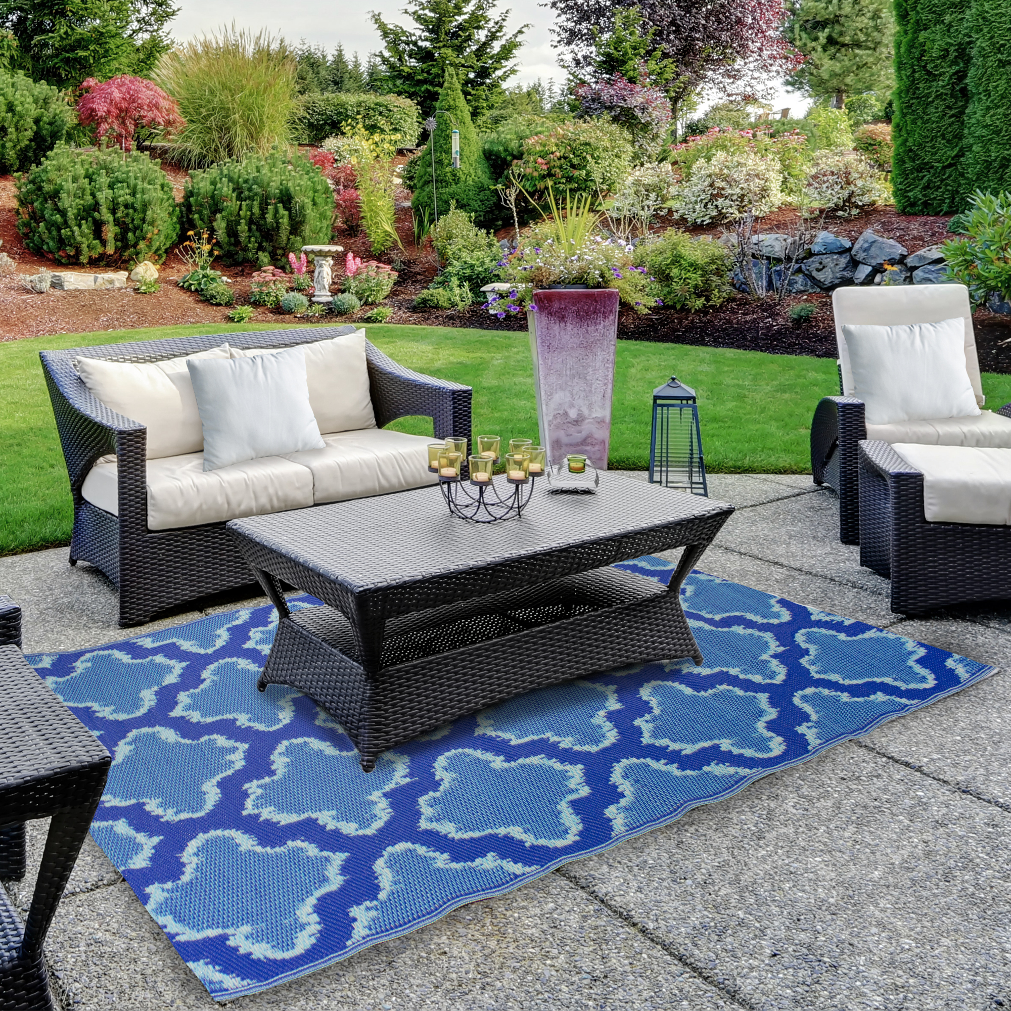 Northlight 4' x 6' Blue Quatrefoil Rectangular Outdoor Area Rug