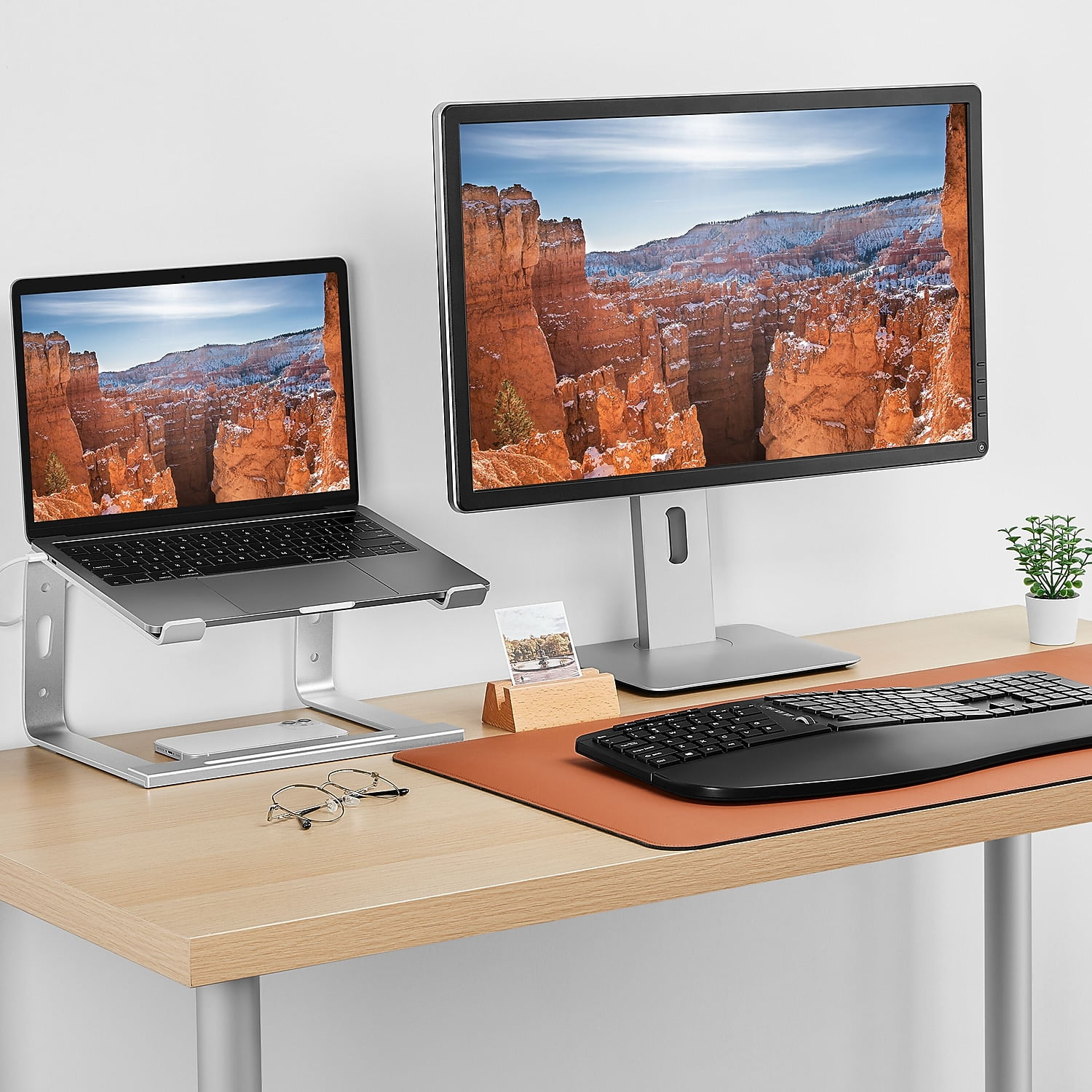 Staples TECH 11.2 x 10.2 Aluminum Laptop Stand Silver (ST62653)