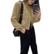 thumbnail image 2 of Chaqueta Universitaria Corta para Mujer, Larga, Abotonada, Informal, con Bolsillos. Caqui L, 2 of 7