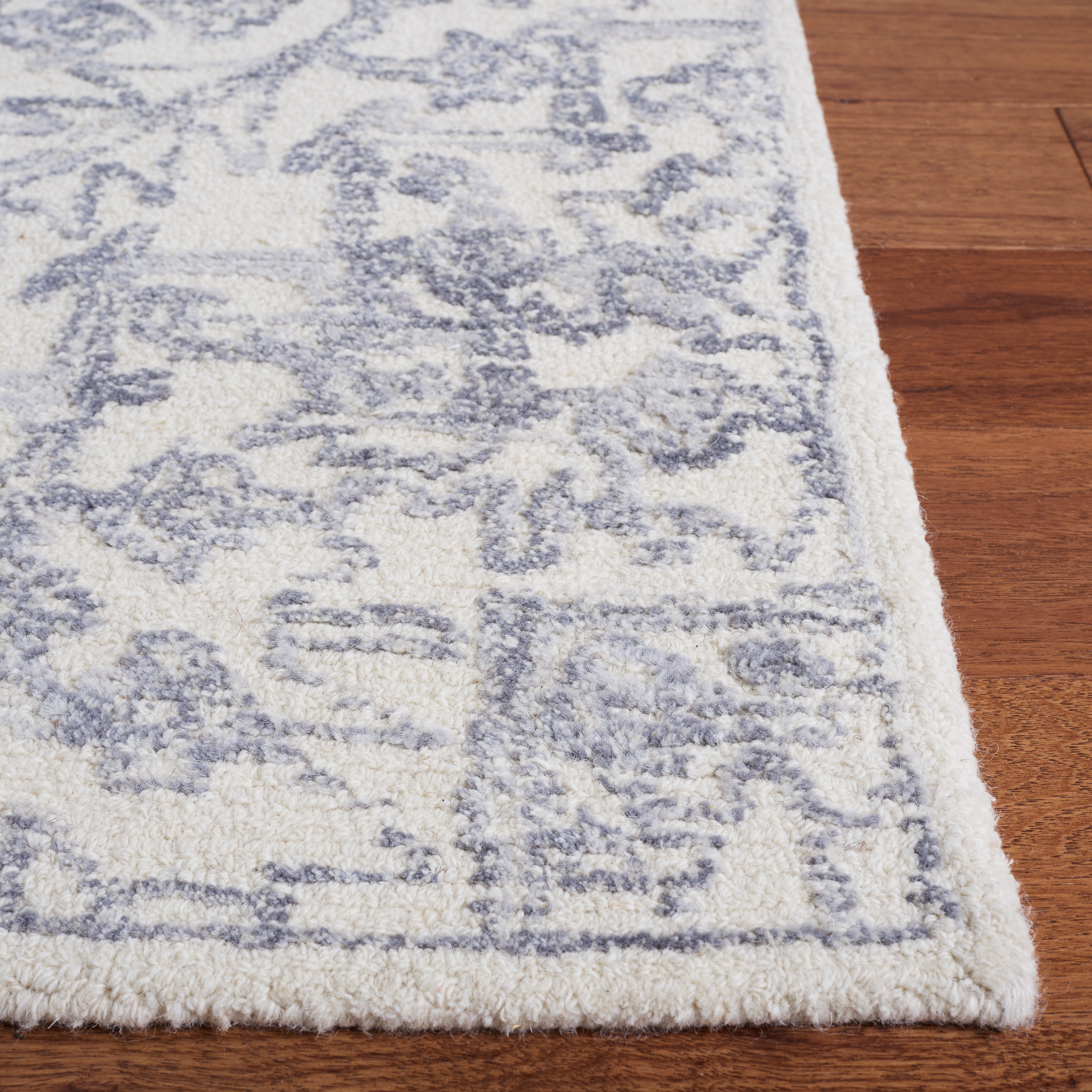 SAFAVIEH Metro Boniface Distressed Area Rug, Beige/Grey, 4' x 6'