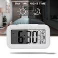 thumbnail image 2 of Reloj despertador digital con temperatura interior, funciona con pilas, pantalla para dormitorios, personas que duermen mucho, niños, viajes, baño, escritorio, reloj inteligente, 2 of 5