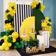 thumbnail image 3 of Tema de fútbol con diseño de tractor, color verde y amarillo, modelo Balloon Parready, 35 unidades, 3 of 7