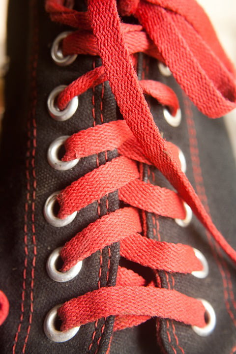 black converse with red laces