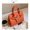 thumbnail image 1 of Bolso de platino con guijarros texturizados para mujer 2024 Invierno Nuevo bolso de mano para mujer Versión europea Bolso bandolera de un solo hombro de gran capacidad, 1 of 5