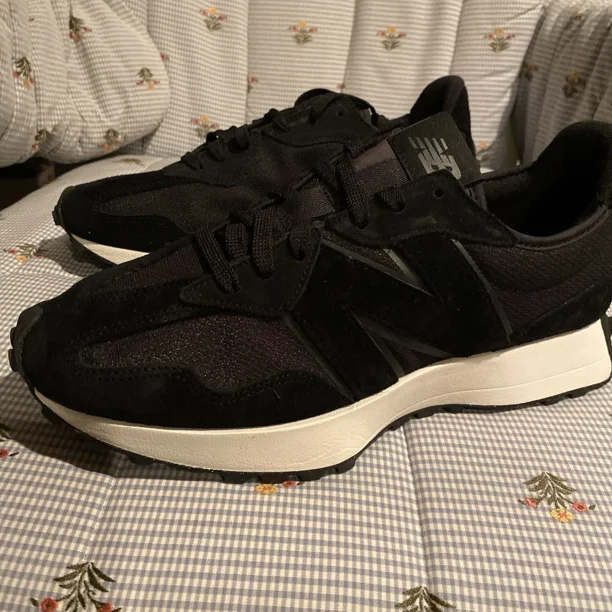 New Balance 327 Black White Men Shoes,New,Sz.10,New Balance U327SWB-D
