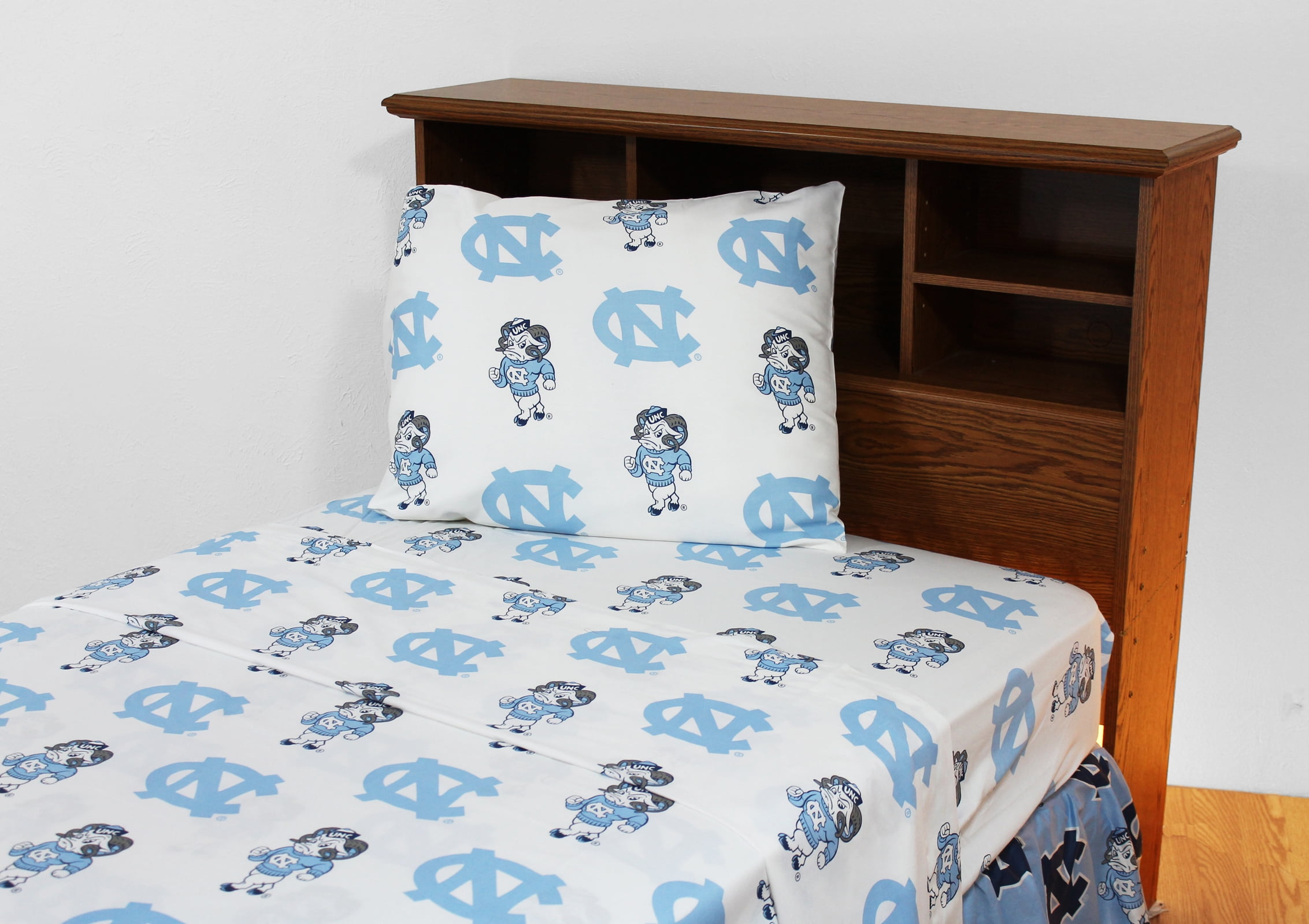 North Carolina Tar Heels 100% cotton, 4 piece sheet set - flat sheet, fitted sheet, 2 pillow cases, Full, White