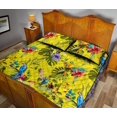 thumbnail image 4 of Juego de cama acolchado con estampado de loros de colores, 4 of 5