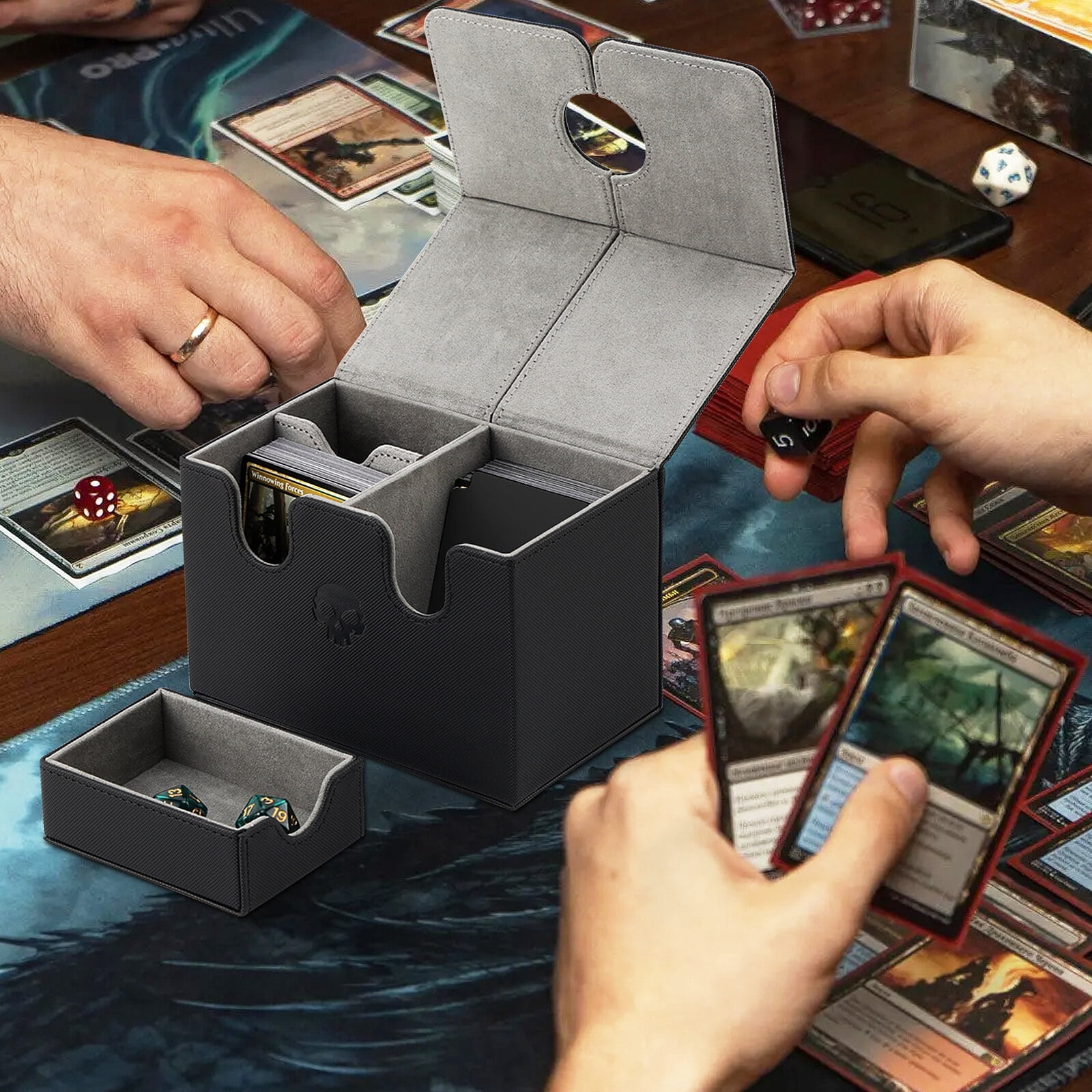 TiMOVO Boîte De Rangement MTG Commander En Cuir PU - Pour 200+ Cartes Doubles, 4 Séparateurs, Fermeture Magnétique - Compatible YuGiOh, Pokémon - 8