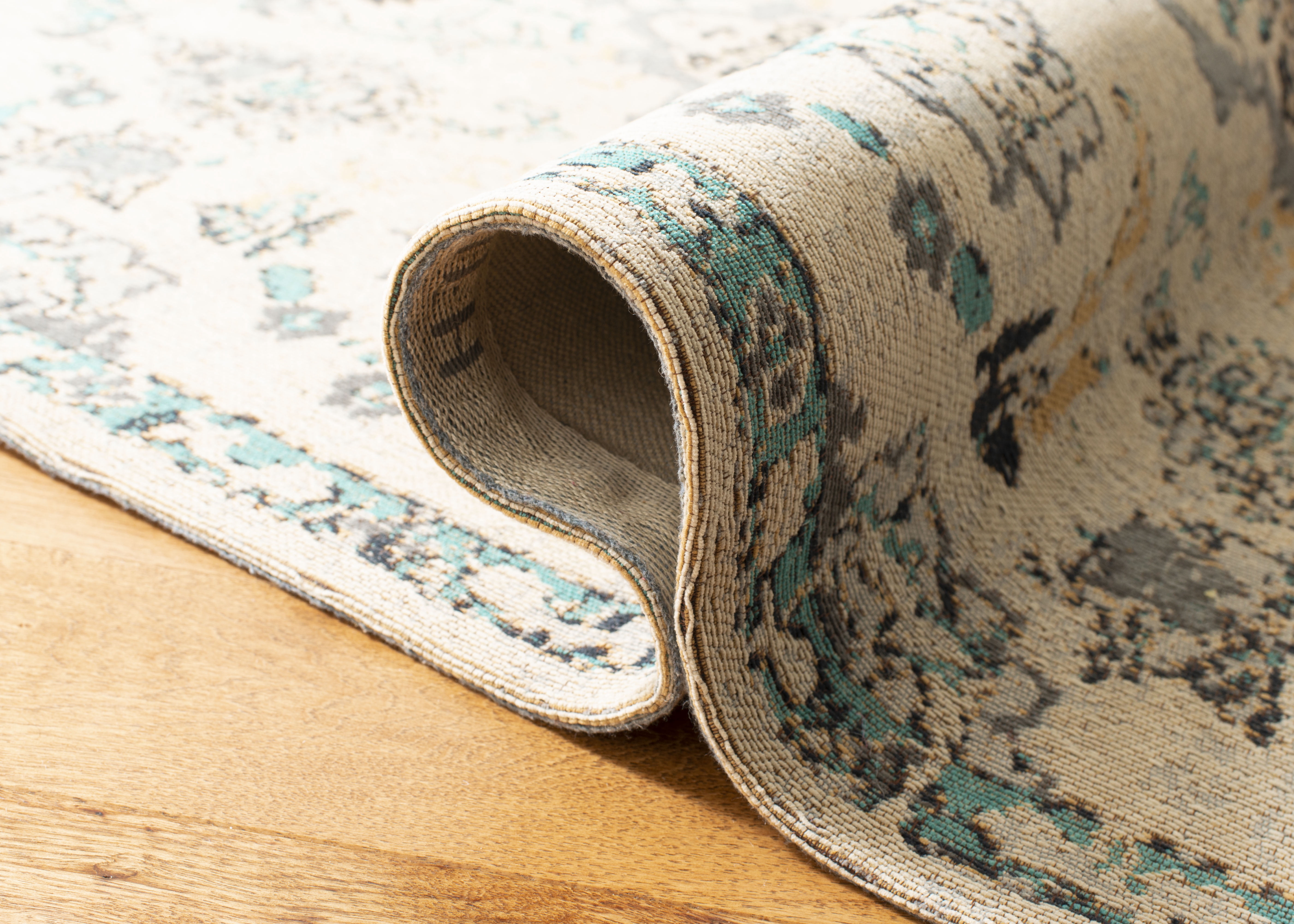 SAFAVIEH Classic Vintage Dimitri Floral Bordered Polyester Area Rug, Grey/Turquoise, 6' x 9'