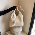 thumbnail image 2 of Bolso plisado de gran capacidad de moda para mujer, nuevo bolso de hombro versátil 2025, bolso de cubo de viaje sencillo con textura de alta calidad, 2 of 5