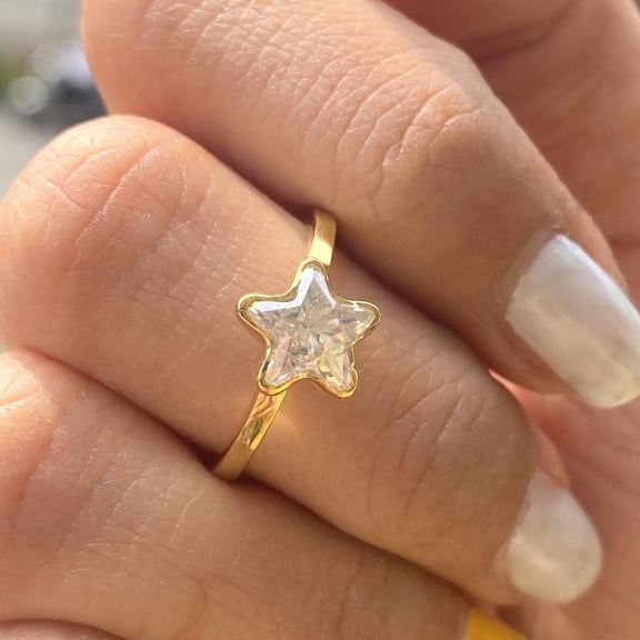 Solid 10K Yellow Gold Star Shape White 1.50CT Moissanite Solitaire Style Women's Ring.