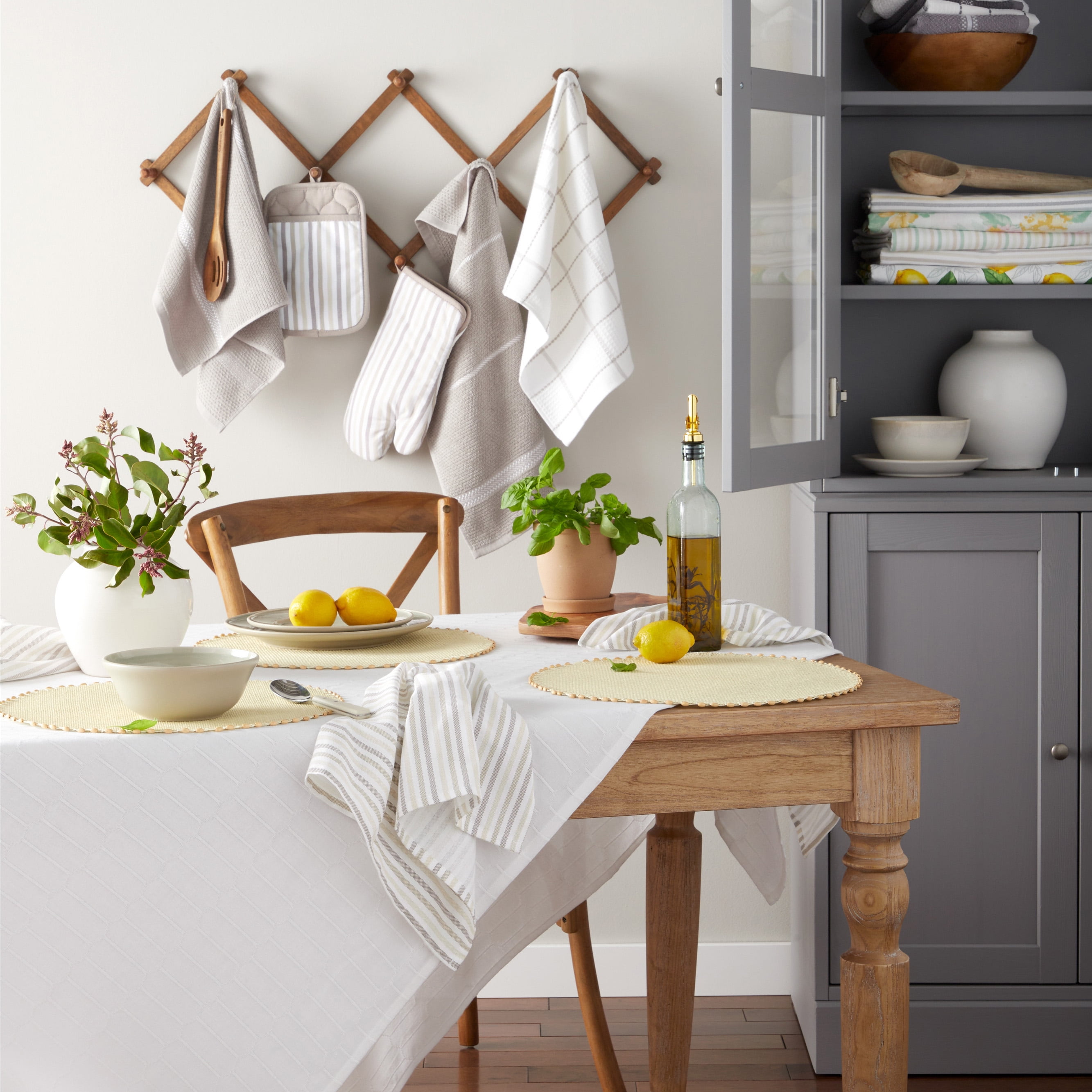 Martha Stewart Woven Water Resistant Lindos Fabric Placemat Set 6-Pack, 15" Round, Beige