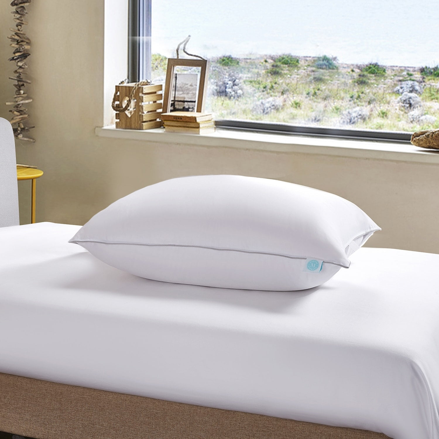 Martha Stewart  400 Thread Count White Down Pillow Standard / Queen