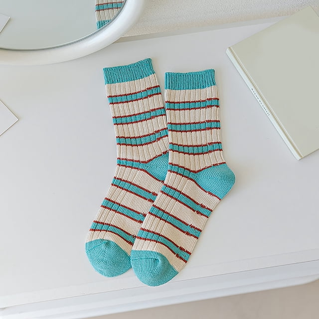 Kelon Bas Liquidation Chaussettes Longues en Polyester Femmes Décontractées Mignonnes Rayées Tricotées Contrastées