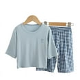 thumbnail image 4 of Una familia de cuatro padres e hijos usan ropa de hogar modal con aire acondicionado, pijama de pantalones cortos a cuadros de manga tres cuartos para niños medianos y grandes., 4 of 6