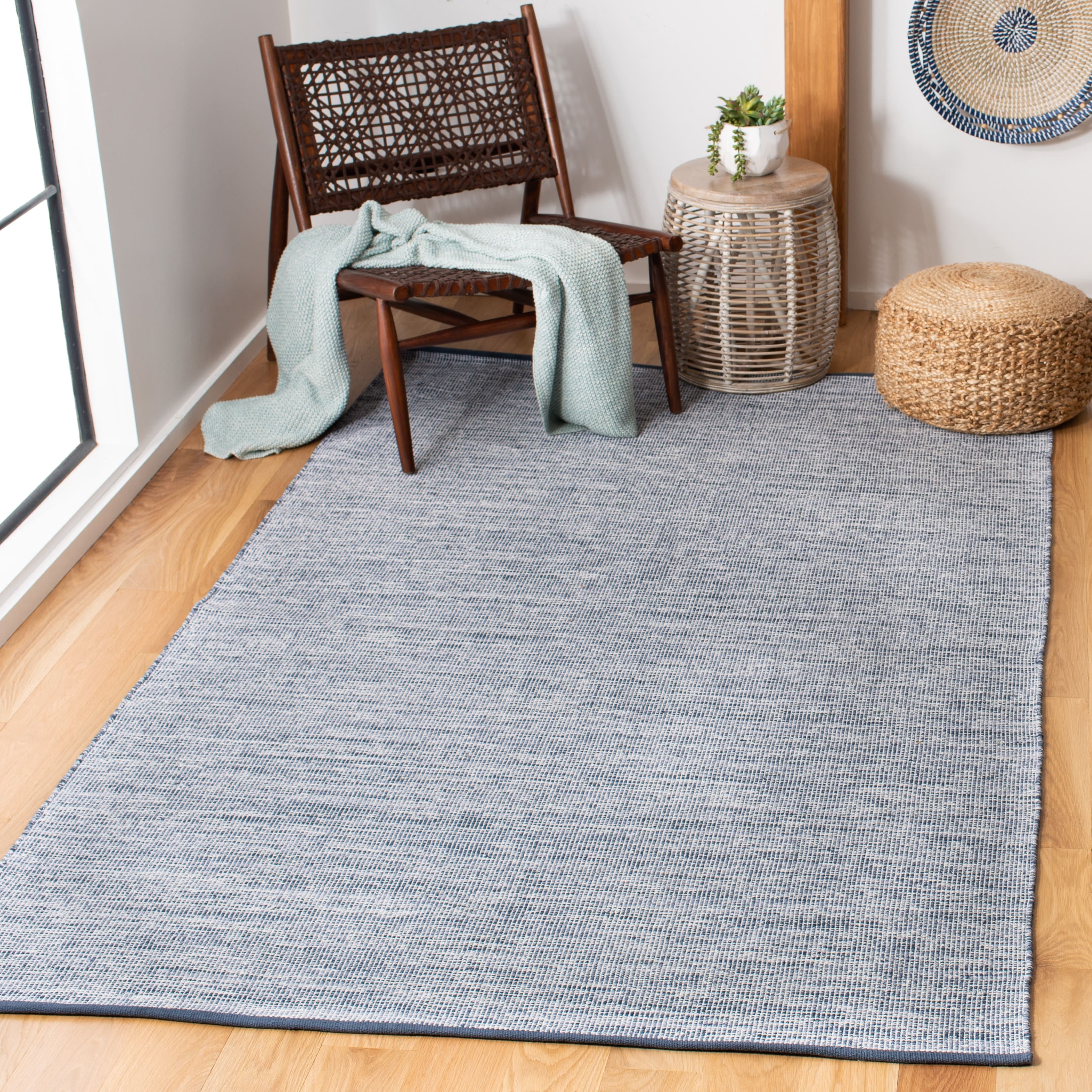 SAFAVIEH Montauk Bernadine Solid Braided Cotton Area Rug, Navy/Blue, 4' x 6'