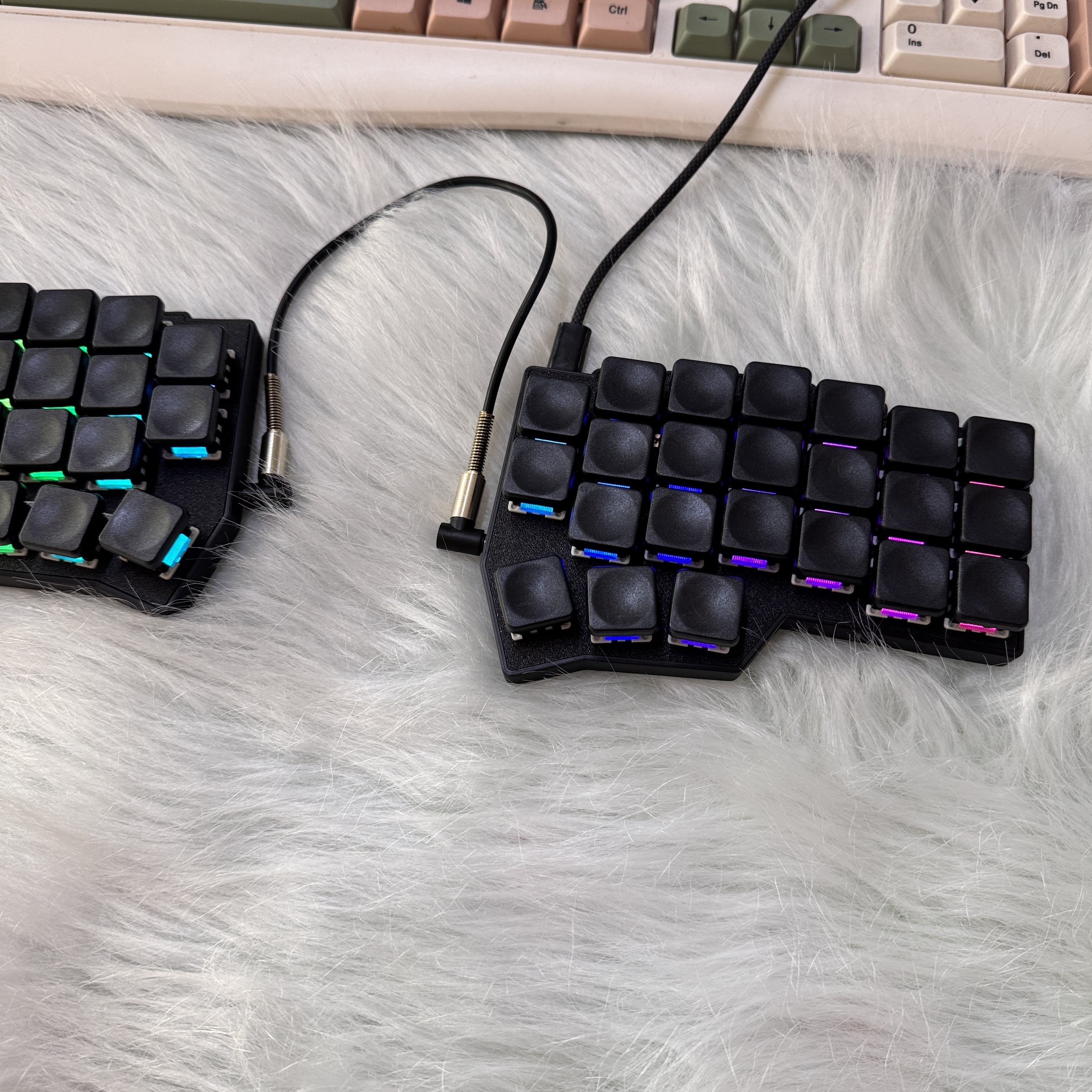 Corne V4 Split Ergonomic Mechanical Keyboard with Low-Profile Keycaps, Hot-Swappable PCB and QMK/VIA Programmable RGB