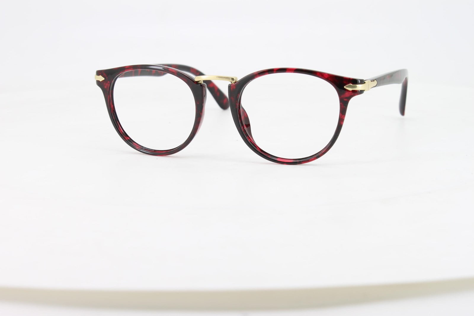 horn rimmed reading glasses