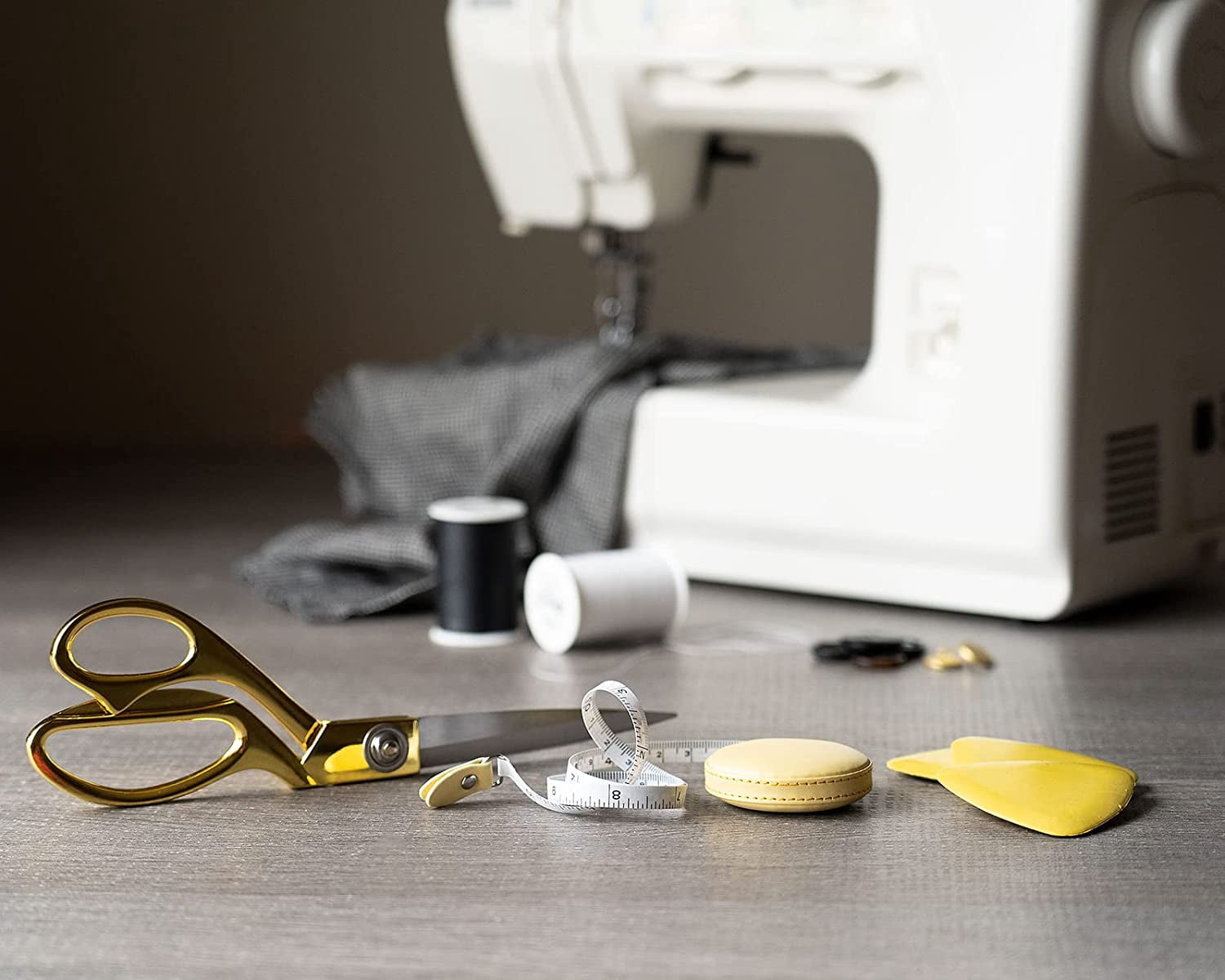 Professional Tailor 9.5” Sharp Scissors for Cutting Heavy Fabrics + Measuring Tape & Tailor’s Chalk (Gold)