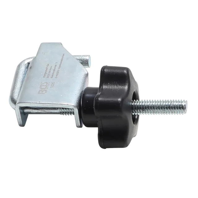 abrazadera estrangulador manguera bgs 1826 diametro 15mm Herramienta automotriz para apretar mangueras de combustible y otras mangueras plásticas; cuerpo metálico galvanizado con estribo giratorio, tornillo roscado y perilla plástica negra; modelo SKU 1826 diseñado en Alemania; también apta para tareas de taller.