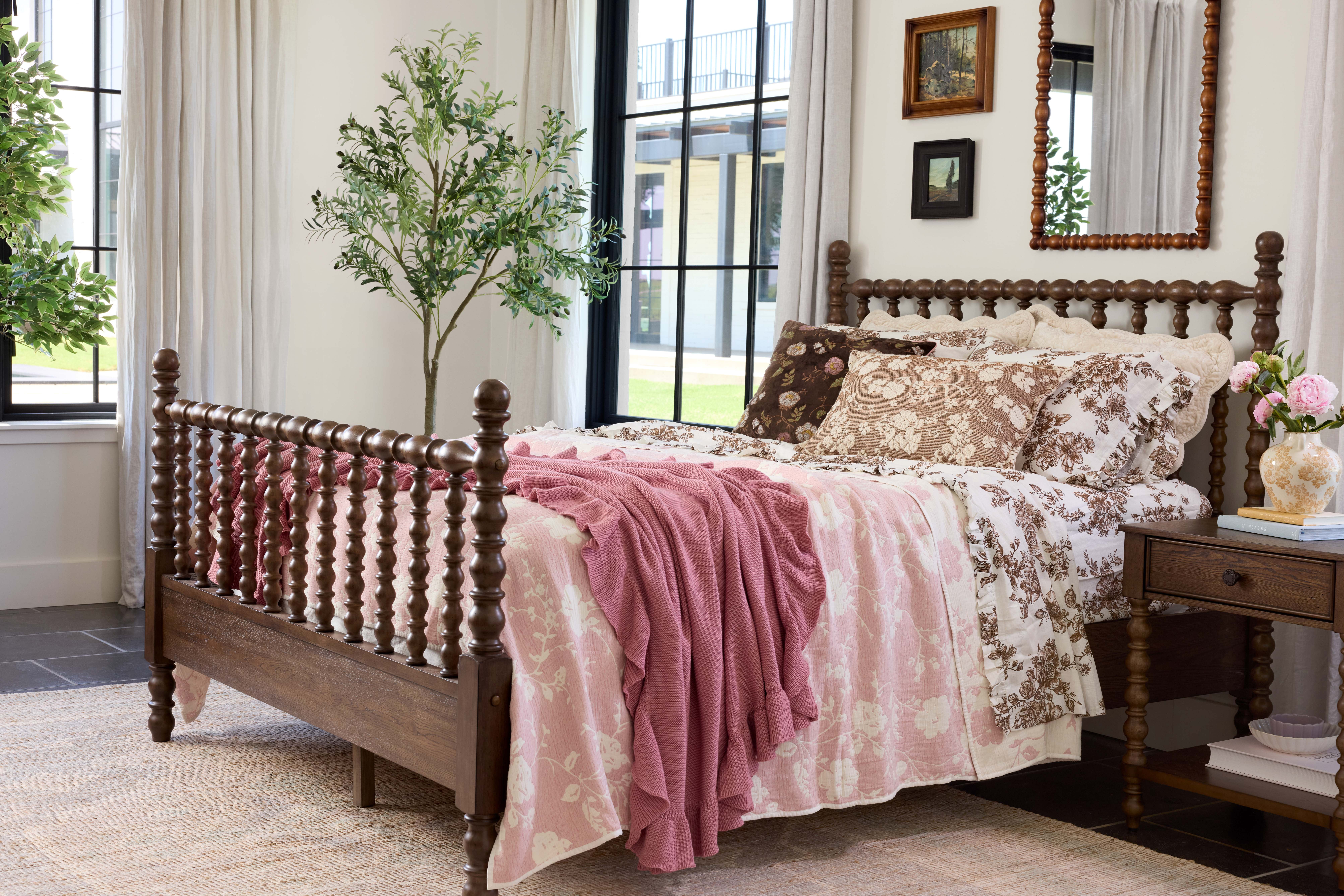 The Pioneer Woman Agatha Floral Gauze Quilt, King, Rose Herb Pink, Reversible Bedding