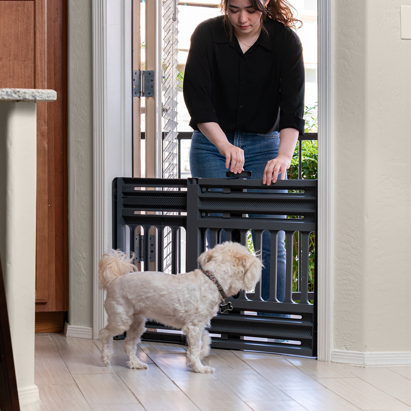 IRIS 24"-39" Portable Expandable Pet Gate, Adjustable Pet Barrier for Puppy Small to Medium Dogs Fits Most Doorways
