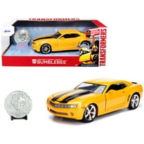 Jada Toys Transformers 1:24 Bumblebee 2006 Chevrolet Camaro Concept Die-Cast Car with Robot on Chassis