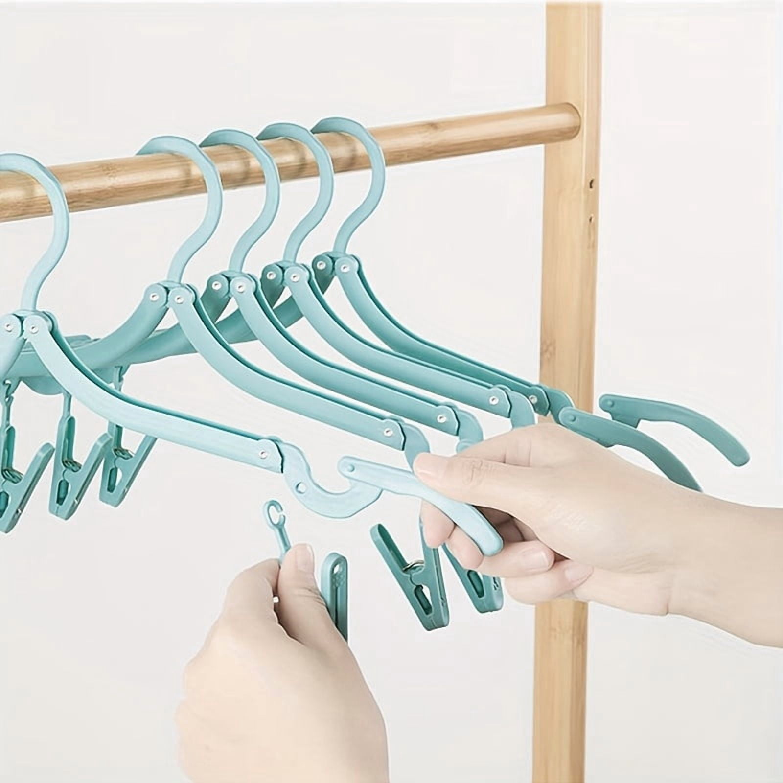 19 Essential Items for Cruise Travel: Includes 6 Foldable Hangers And 12 Clips + 1 Storage Bag, a Portable Travel Hanger Set with a Storage Bag