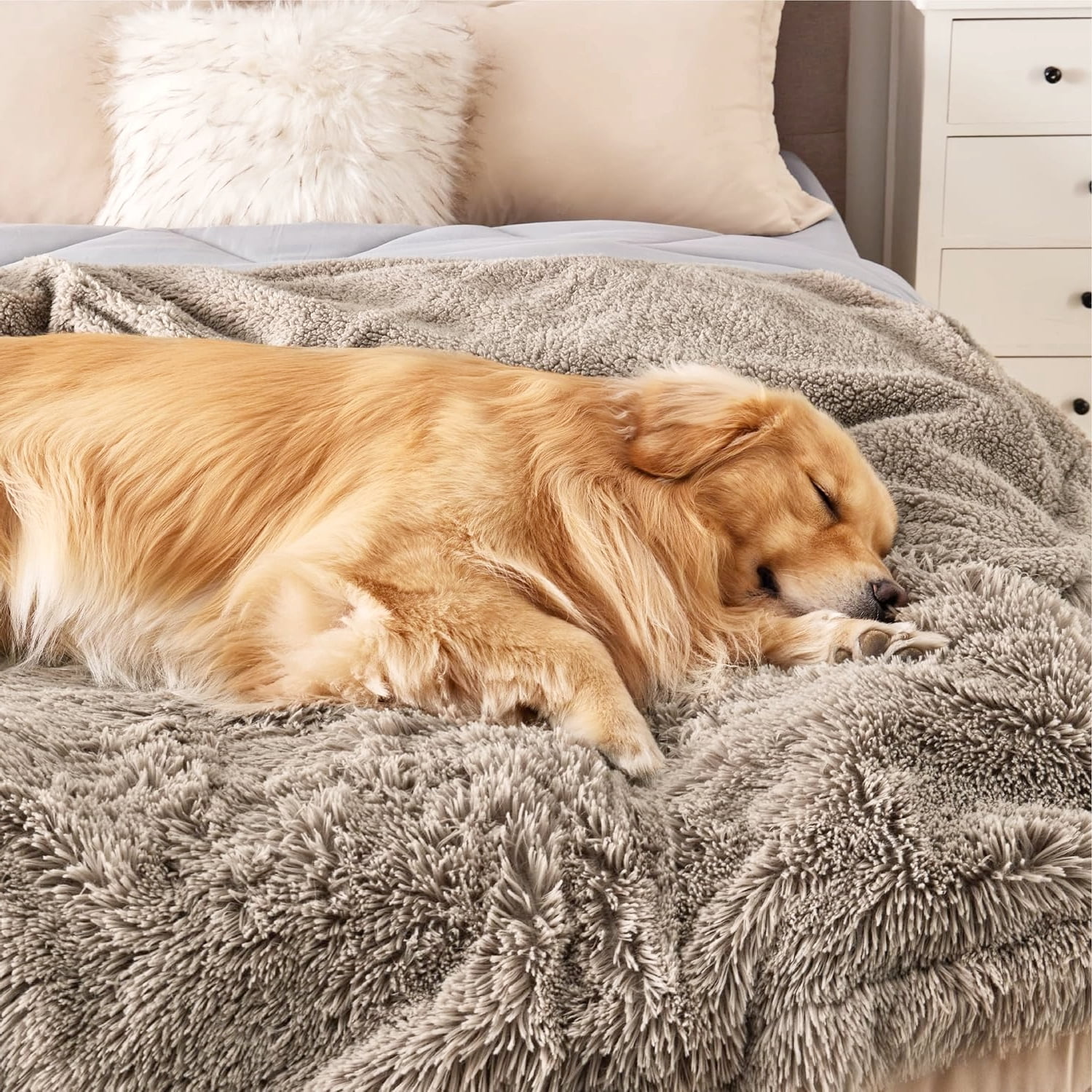 Plush Fleece Dog Blanket for Large Dogs, Twin Size Waterproof and Washable