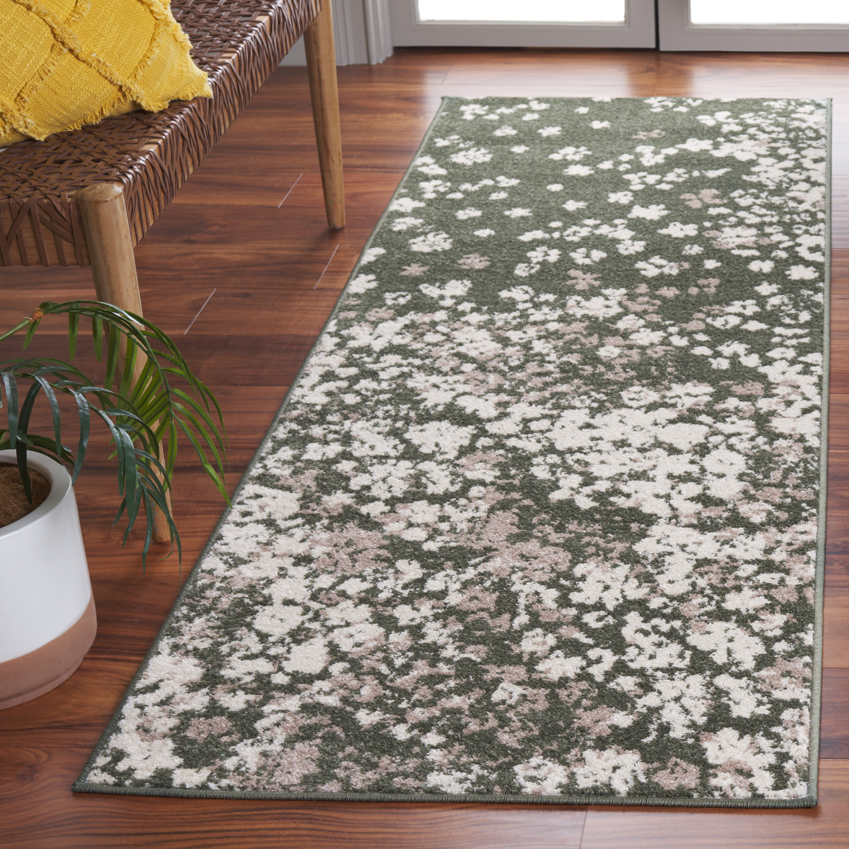 SAFAVIEH Adirondack Jermaine Abstract Runner Rug, Dark Green/Ivory, 2'6" x 8'