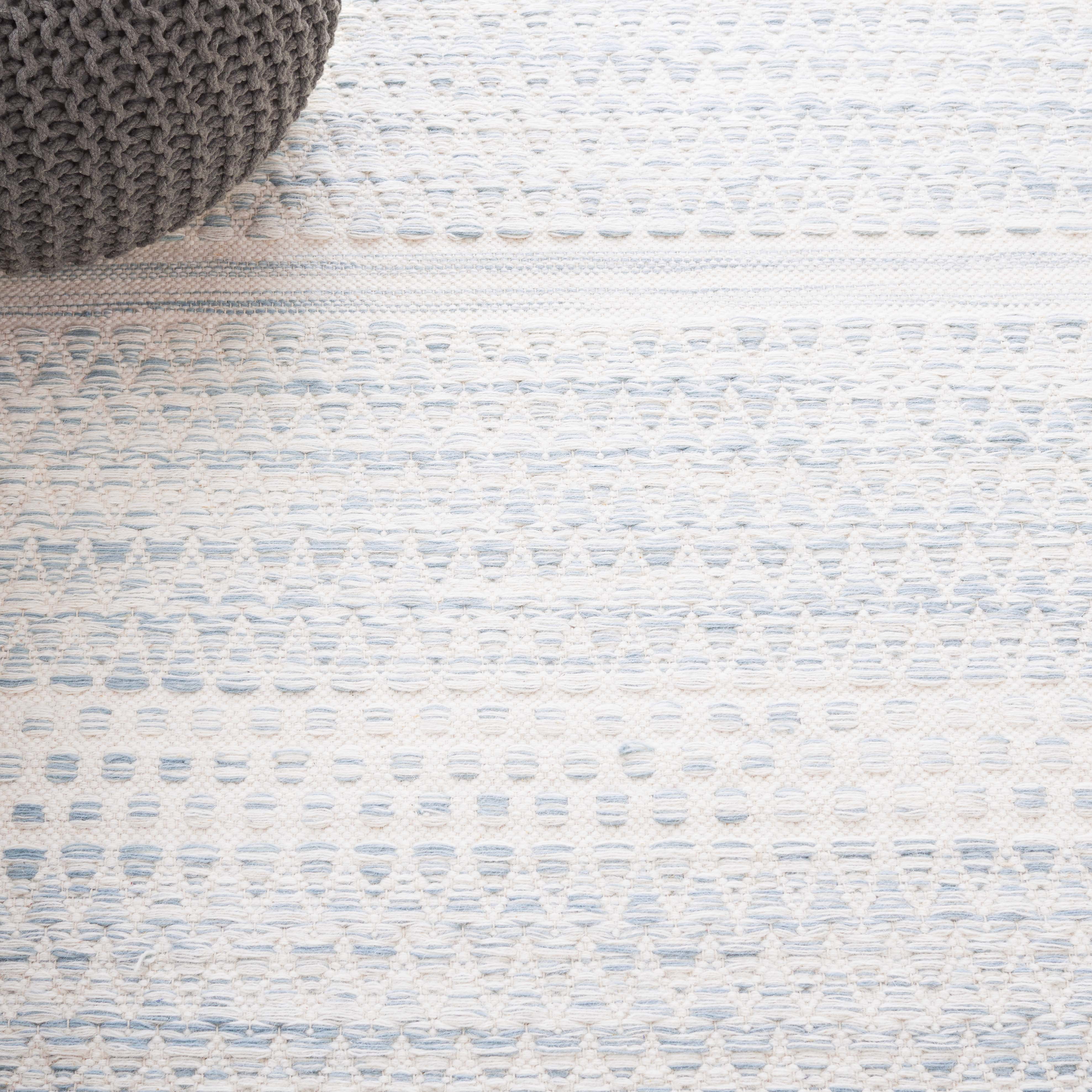 SAFAVIEH Kilim Blazhe Tribal Area Rug, Ivory/Light Blue, 4' x 6'