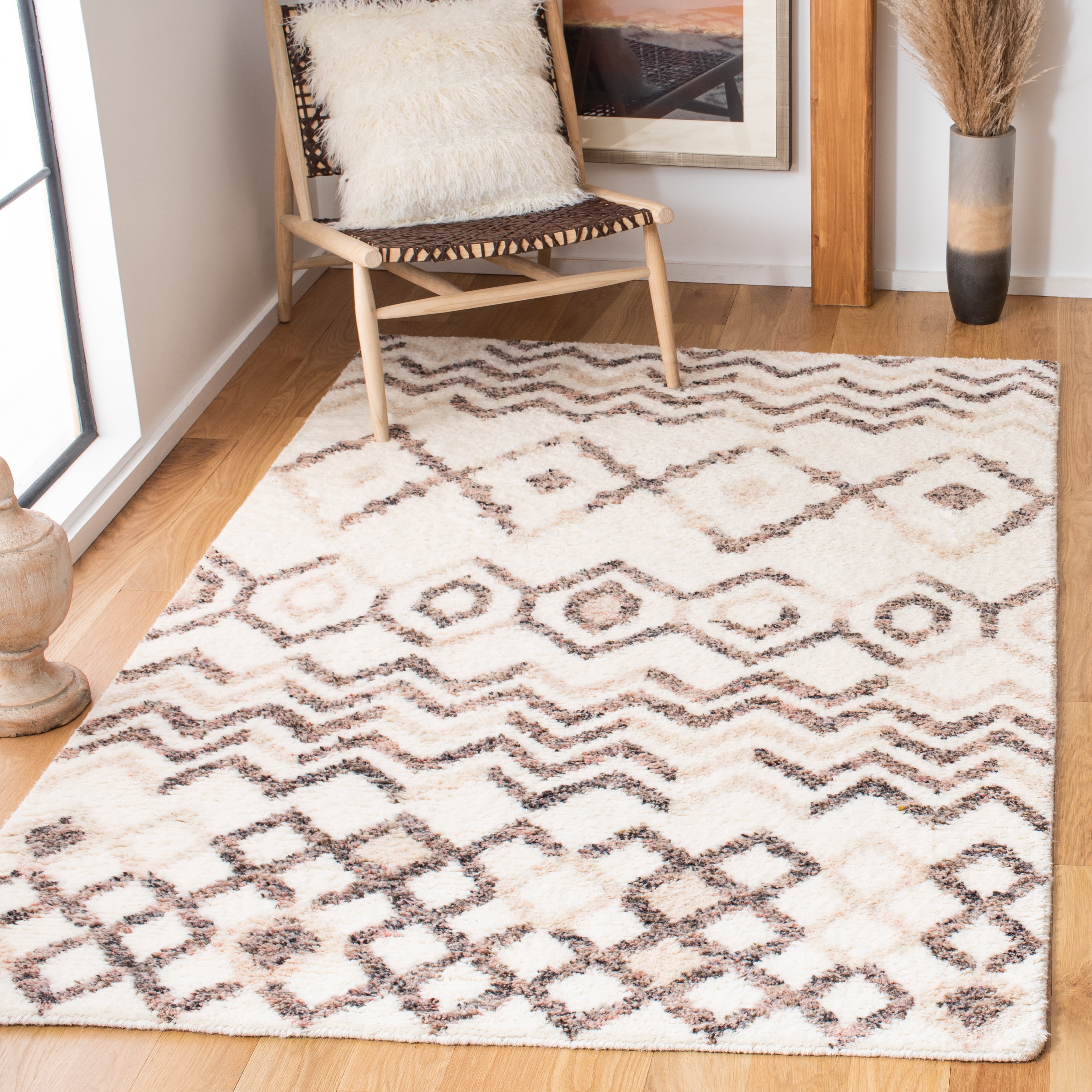 SAFAVIEH Casablanca Lyall Geometric Area Rug, Ivory/Pink, 8' x 10'