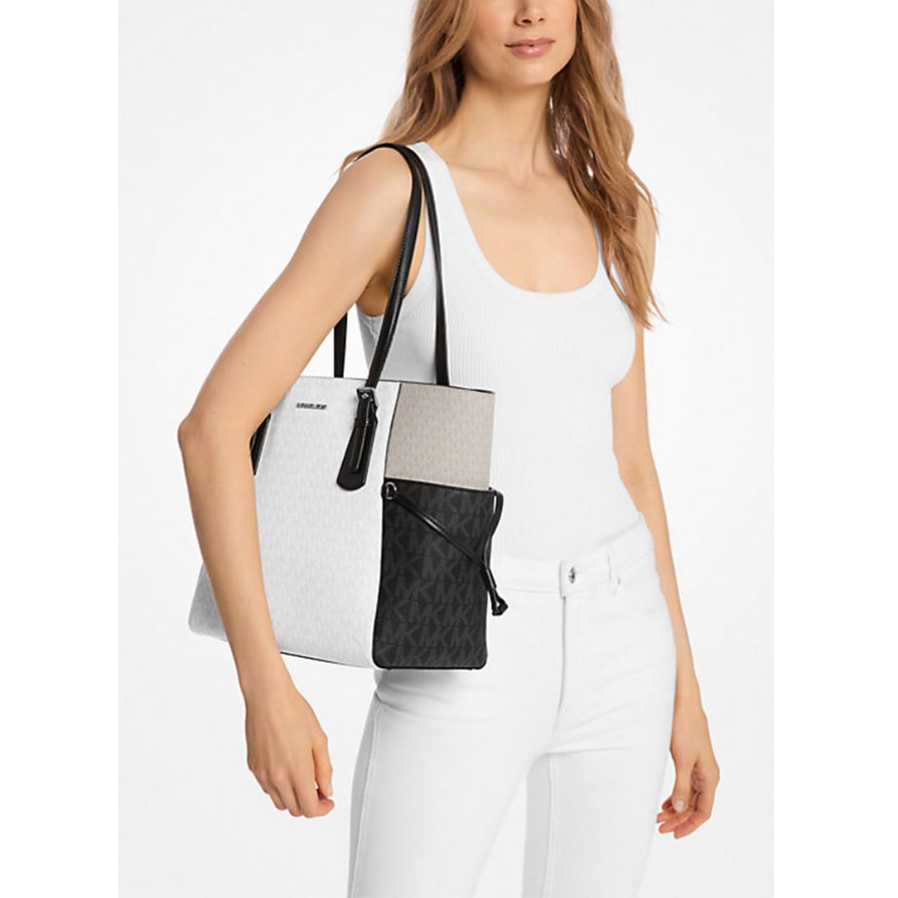 Logotype ペーパーバック Michael Kors Women's Voyager Large Color-Block Signature