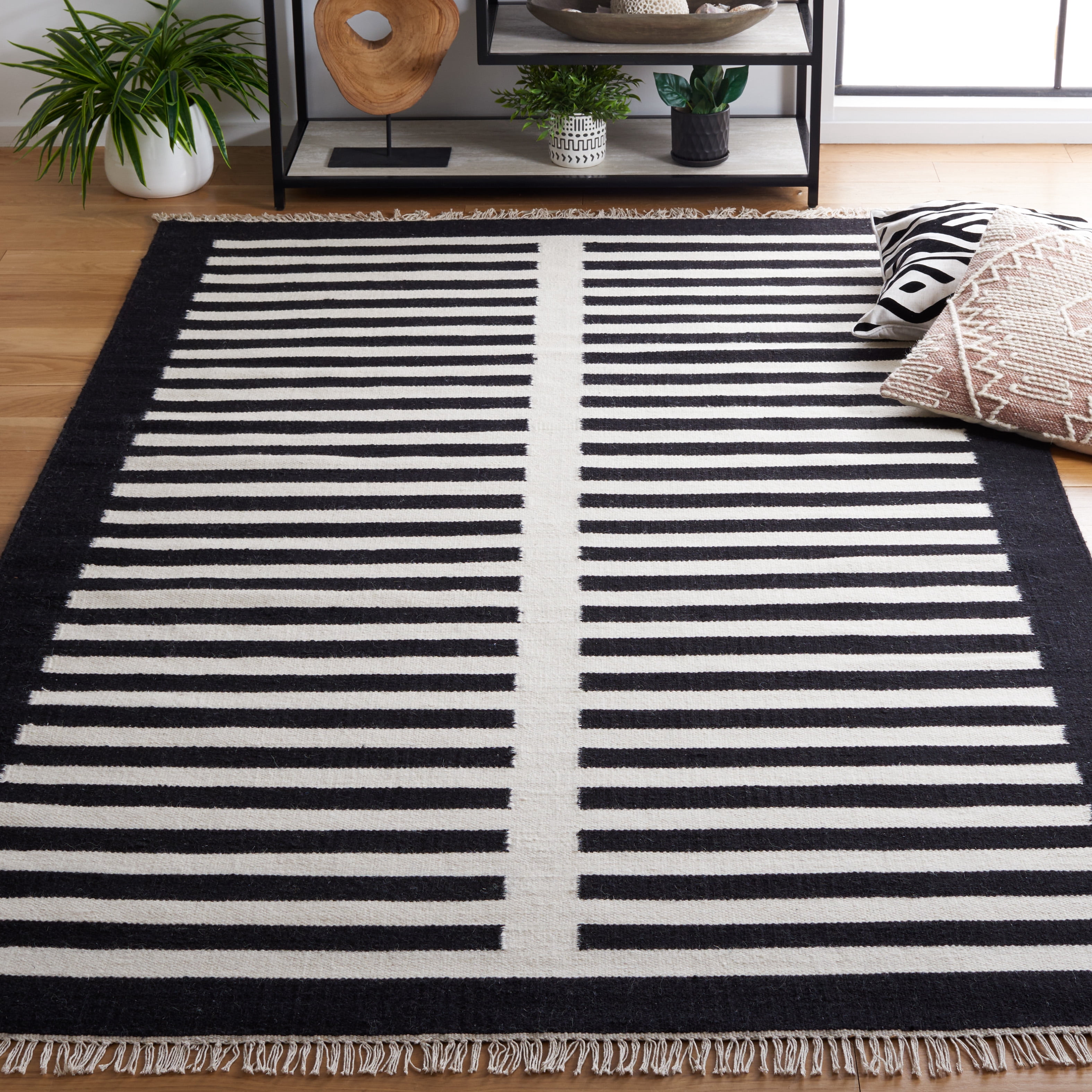 SAFAVIEH Striped Kilim Cady Striped Area Rug, Ivory/Black, 6' x 9'