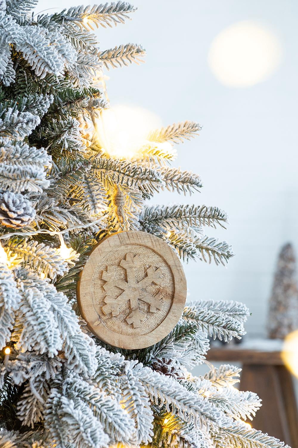Set of 12 Round Snowflake Ornaments Mango Wood Embossed Snowflake Pattern Natural Wood Christmas Tree Decor Wall Door Mantle Tabletop Hanging