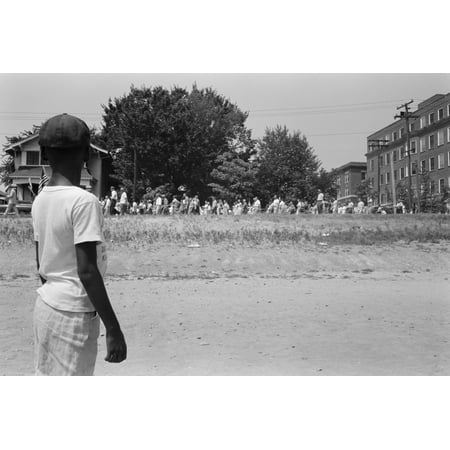 Anti-Integration Rally 1959 Na Young African American Boy Watching A Group Of People Marching To Protest The Admission Of The Little Rock Nine To Central High School In Little Rock Arkansas (Best High Schools In Little Rock Arkansas)