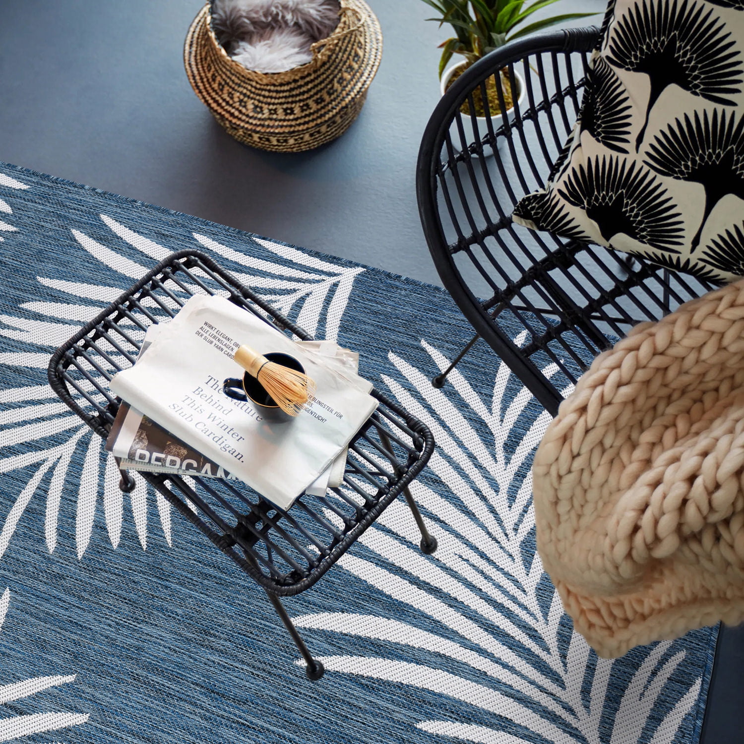 World Rug Gallery Contemporary Palm Leaves Textured Flat Weave Indoor/Outdoor Area Rug - NAVY 5' X 7'