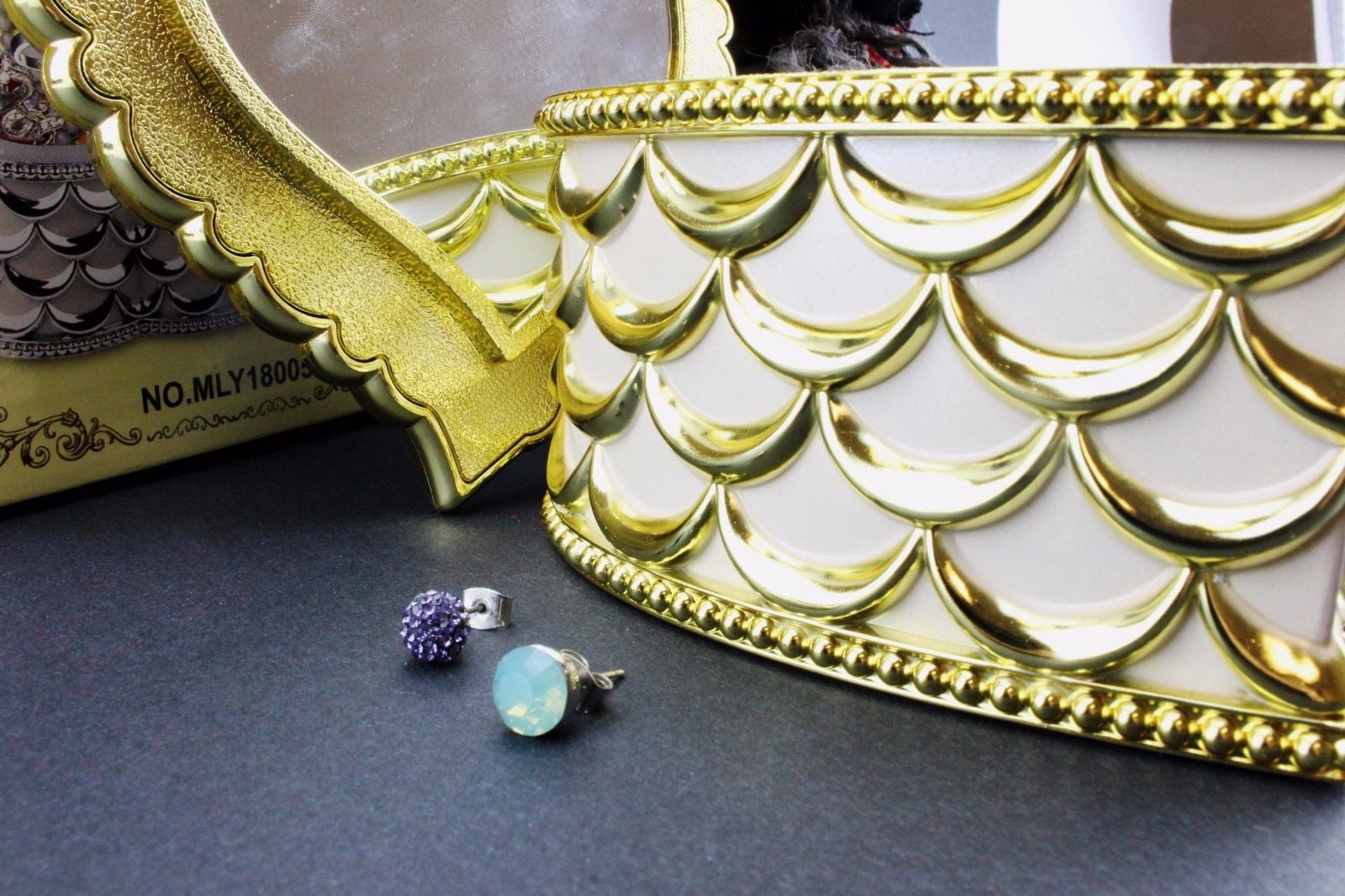Luxury Gift Box ~ Shining Gold Heart Shape Makeup Jewelry Organizer Storage Box with mirror (Birthday Gift, Christmas Gift Idea,Room decor) KT00047