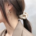 thumbnail image 4 of Laklulu Pendientes de aro vintage de metal mate dorado geométrico C con forma redonda para niñas y mujeres, 4 of 4
