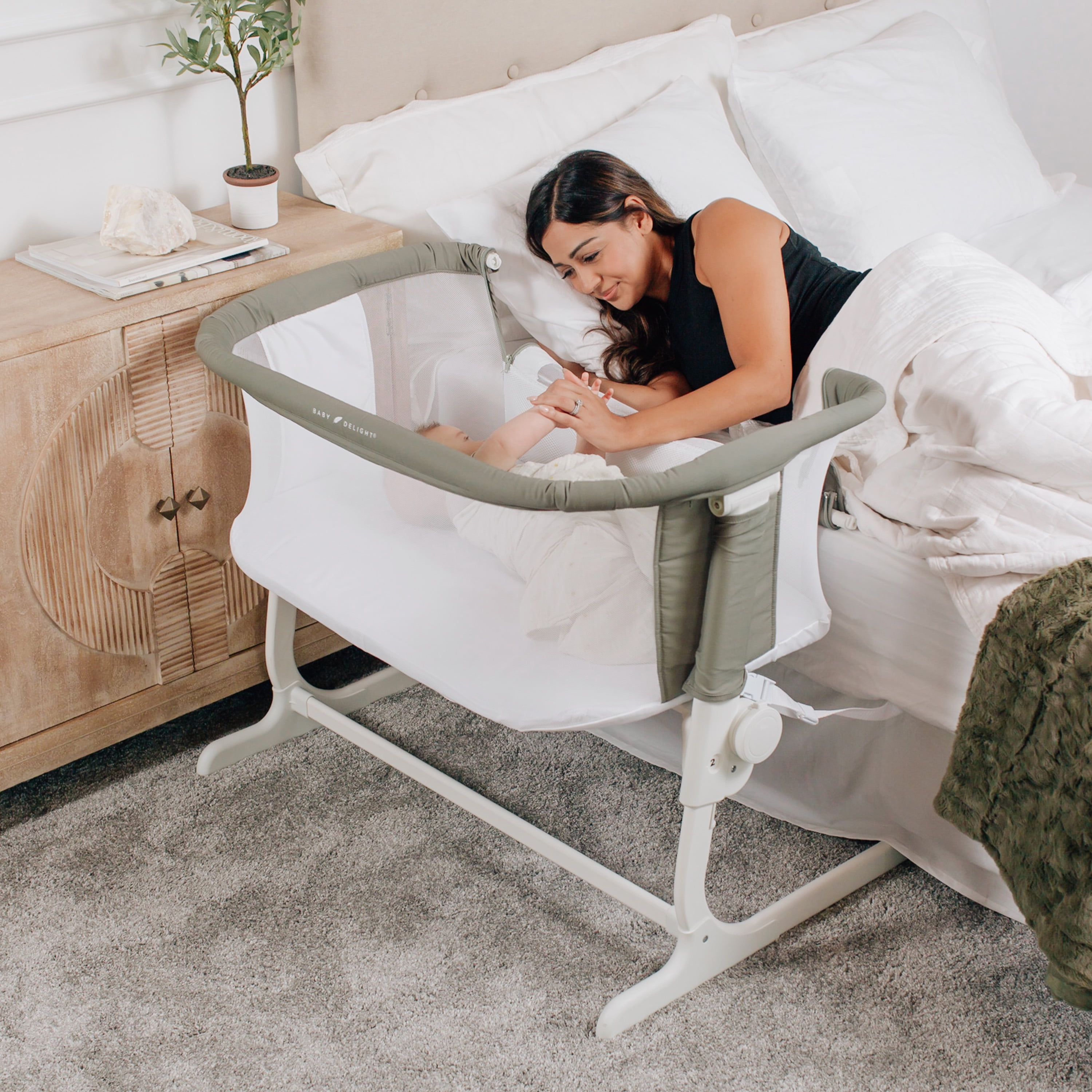 Baby Delight Beside Me Dreamer Organic Bedside Sleeper and Bassinet for Infants, Sage